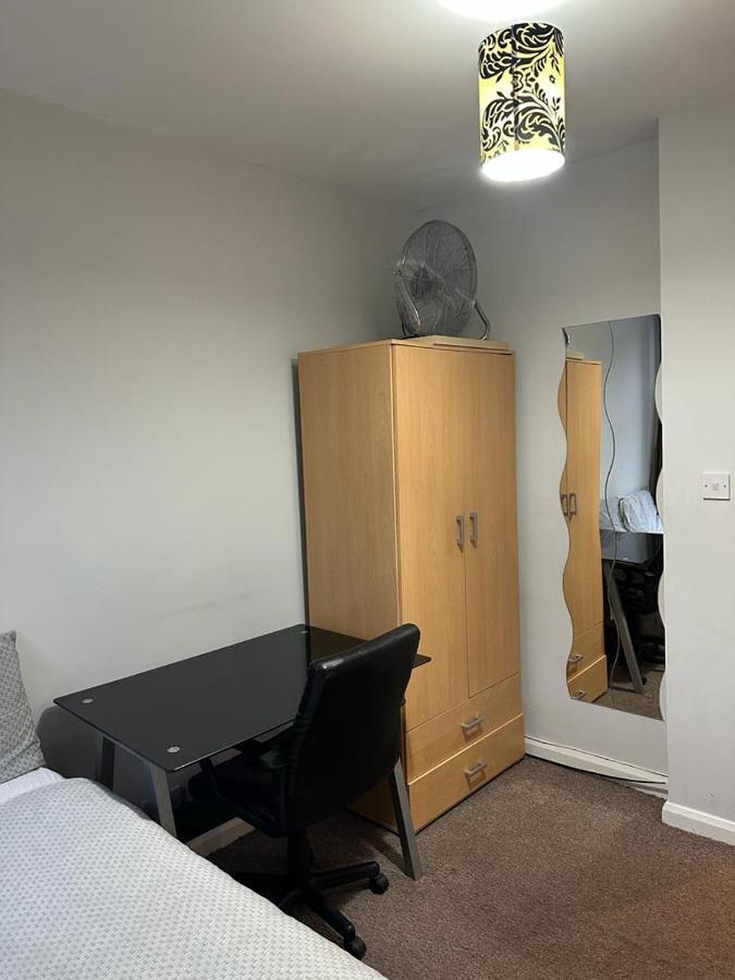 Ecclesall Apartment *