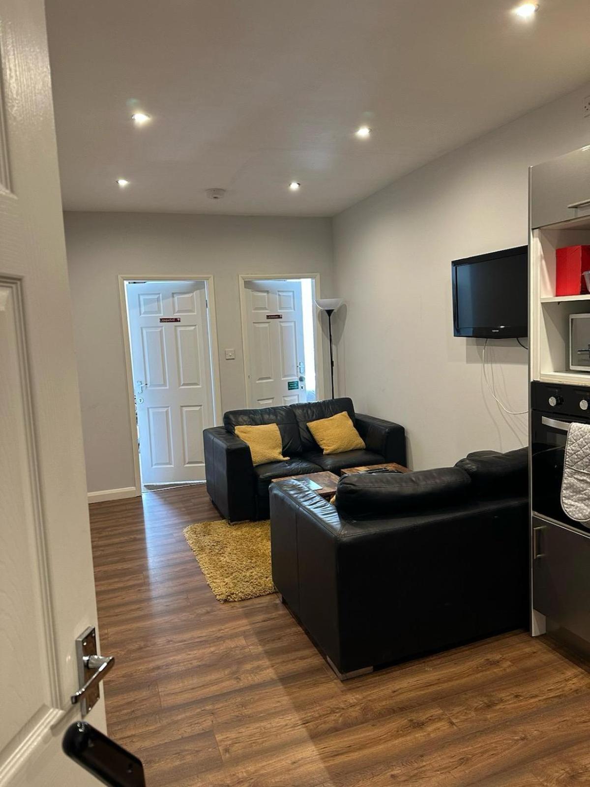 Ecclesall Apartment *